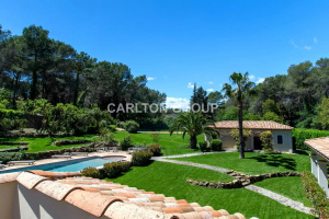 MOUGINS, Property with private Tennis Court