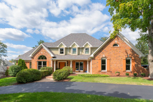 Stunning 1.5 story home in Town & Country