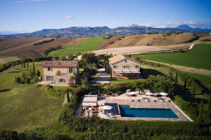 Elegant farmhouse set in the beautiful Marche hills