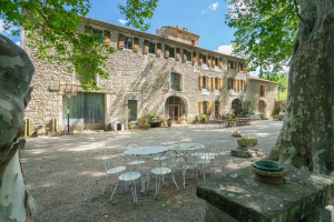 Saint-Rémy-de Provence  -  An authentic period property