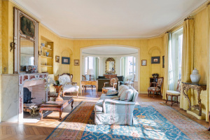 Paris 16th District – A spacious 4/5 bed apartment