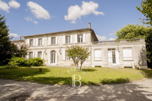 Bordeaux Caudéran area- 490 sqm House – 4500 sqm Plot of land - Outbuildings ...