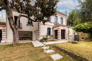 NANTES PERVERIE - Charming 6 bedroom house with garden, swimming pool and ind...