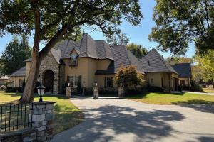 Fantastic custom home  in coveted Oak Ridge III @ Cooper Ranch.