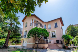 Magnificent villa on foot from the port of Nice and the sea