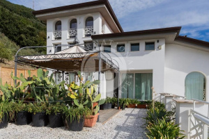 Newly built villa in Marina di Carrara