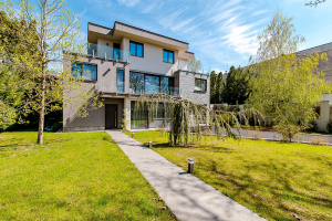 Modern Home with a Pool in Pasarét