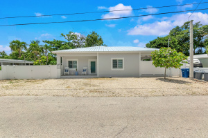 Beautiful Newer 1-Story Modern Home