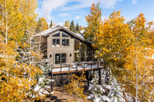 Stunning Jeremy Ranch Home with Abundant Natural Light and Breathtaking Views