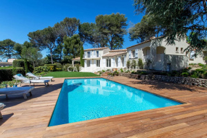 BIOT - Near Valbonne, spacious villa with a luxuriously renovated modern inte...