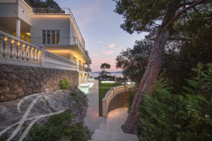 Cap D'ail   Waterfront Villa   Sea View   7 Bedrooms   Swimming Pool